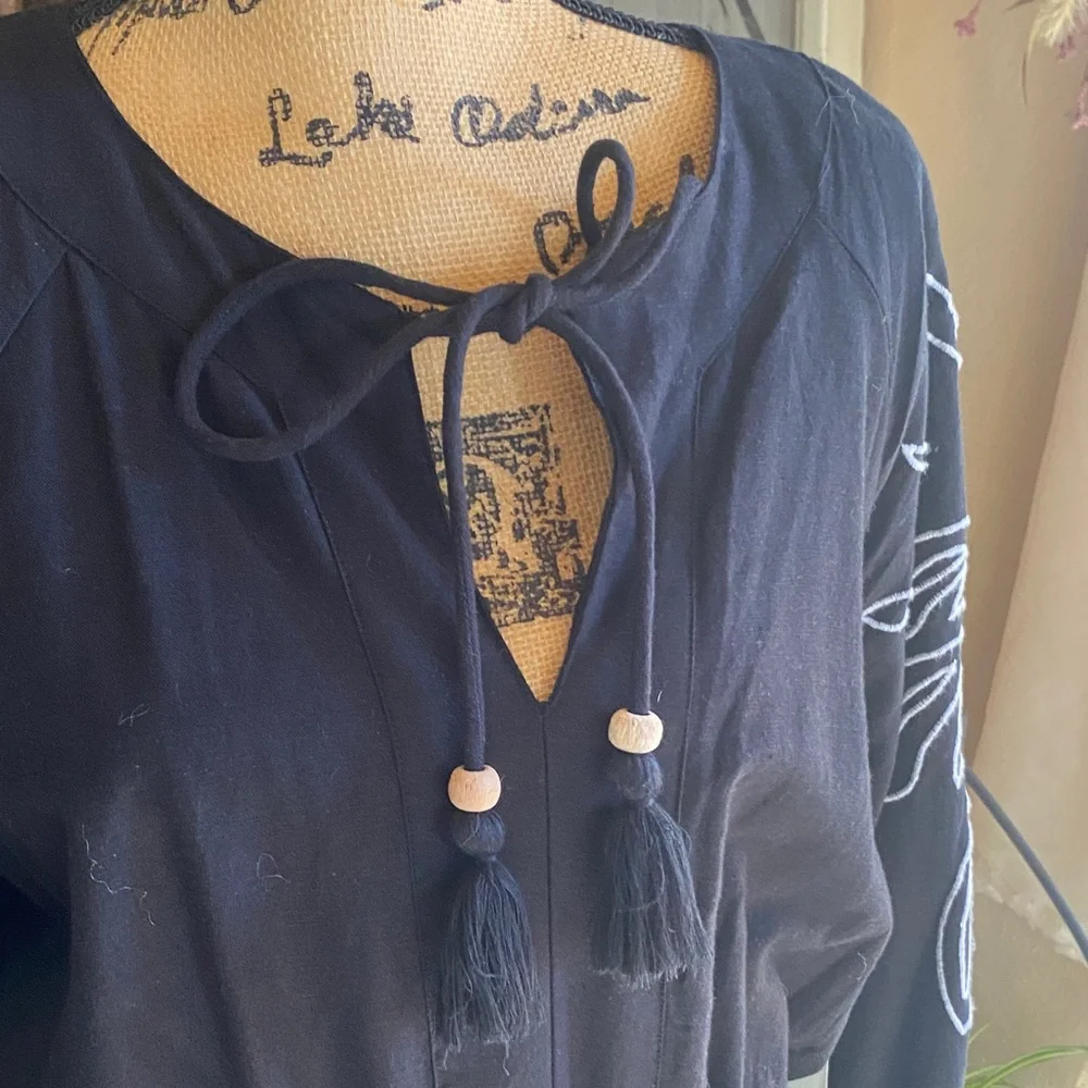 Lea Black Maxi Dress with White Embroidered Floral Detail - Picture 4 of 8